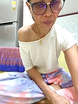 Mama Eva 1 online show from 26, 10, 2025