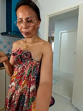 Snapshot of Mama_Eva_1 chatting on 6, 4, 2026 Mama Eva 1 online show from 6, 4, 2026