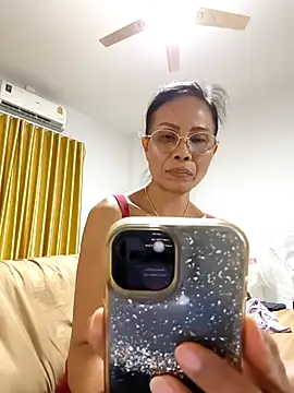 Snapshot of Mama_Eva_1 chatting on 22, 4, 2026 Mama Eva 1 online show from 22, 4, 2026