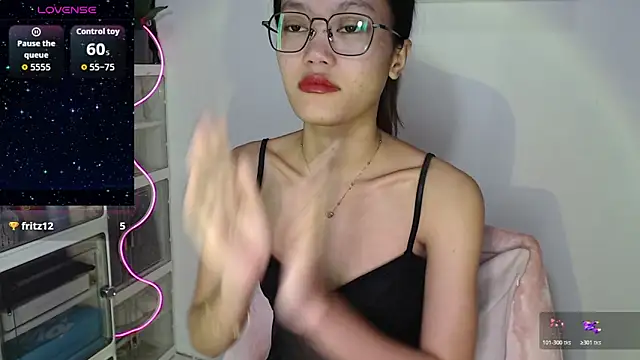 Snapshot of skinny_gracie chatting on 7, 4, 2026 skinny gracie online show from 7, 4, 2026