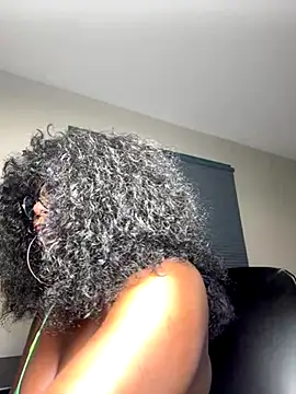 WomanNextdoor1 online show from 10, 10, 2025