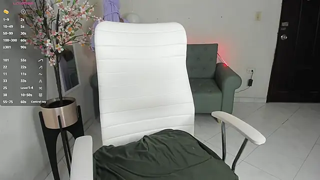 Snapshot of leila_whisper chatting on 1, 10, 2025 leila whisper online show from 1, 10, 2025