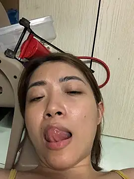 Snapshot of Minee1202 chatting on 7, 4, 2026 Minee1202 online show from 7, 4, 2026