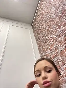 Snapshot of MarilynNova chatting on 21, 12, 2025 MarilynNova online show from 21, 12, 2025