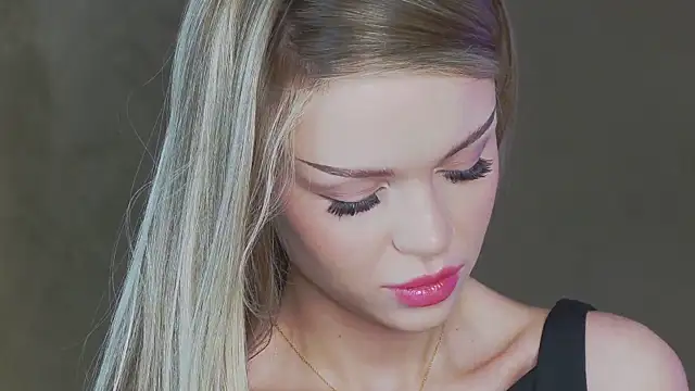 Snapshot of MarilynNova chatting on 12, 4, 2026 MarilynNova online show from 12, 4, 2026