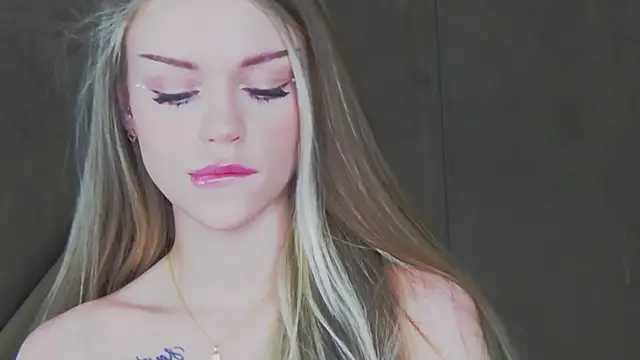 Snapshot of MarilynNova chatting on 14, 4, 2026 MarilynNova online show from 14, 4, 2026