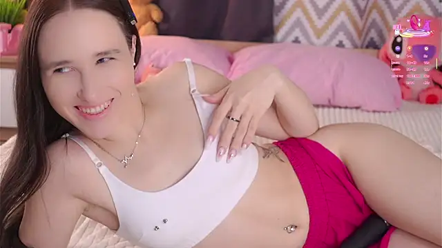 Snapshot of MaudAle chatting on 25, 10, 2025 MaudAle online show from 25, 10, 2025