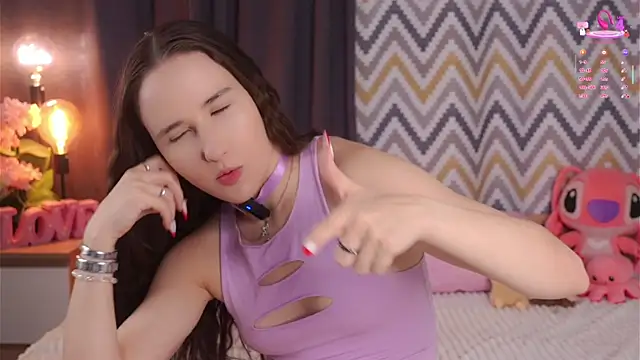 Snapshot of MaudAle chatting on 22, 11, 2025 MaudAle online show from 22, 11, 2025