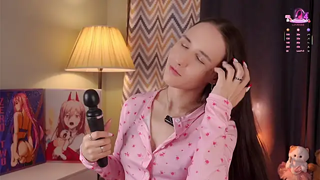 Snapshot of MaudAle chatting on 28, 11, 2025 MaudAle online show from 28, 11, 2025