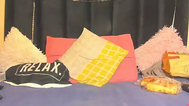 AmazingDarkDoll online show from 1, 4, 2026