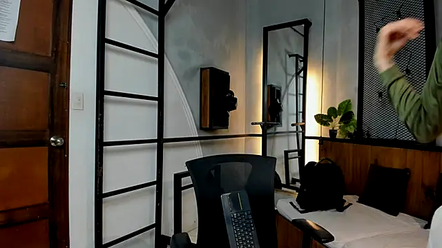 Dani mc1 online show from 9, 11, 2025