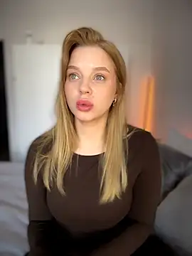 LilyFlamee online show from 14, 3, 2026