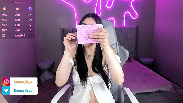 Snapshot of Emma_and_Issac chatting on 10, 9, 2025 Emma and Issac online show from 10, 9, 2025