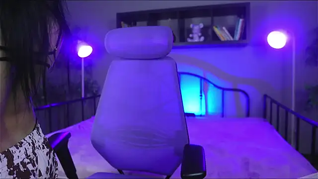 Snapshot of Emma_and_Issac chatting on 24, 9, 2025 Emma and Issac online show from 24, 9, 2025