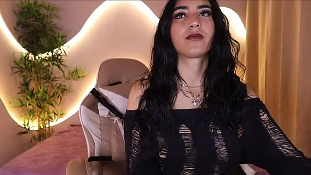 Snapshot of Emma_and_Issac chatting on 6, 10, 2025 Emma and Issac online show from 6, 10, 2025