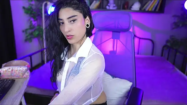 Snapshot of Emma_and_Issac chatting on 9, 10, 2025 Emma and Issac online show from 9, 10, 2025