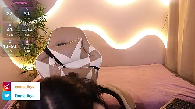 Snapshot of Emma_and_Issac chatting on 15, 10, 2025 Emma and Issac online show from 15, 10, 2025