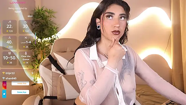 Snapshot of Emma_and_Issac chatting on 17, 10, 2025 Emma and Issac online show from 17, 10, 2025