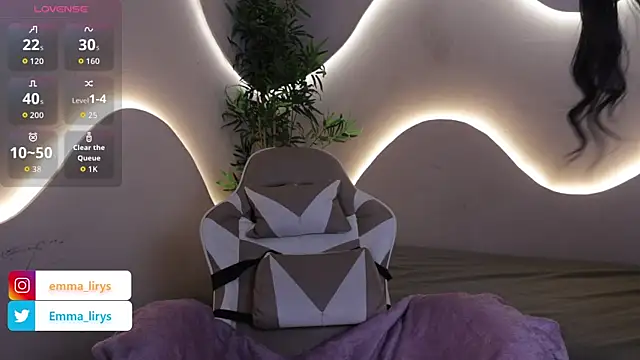 Snapshot of Emma_and_Issac chatting on 24, 11, 2025 Emma and Issac online show from 24, 11, 2025