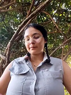 Snapshot of Lily-o chatting on 8, 10, 2025 Lily-o online show from 8, 10, 2025