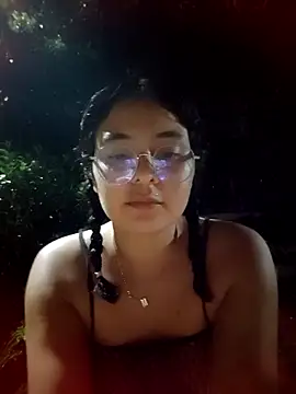 Snapshot of Lily-o chatting on 9, 10, 2025 Lily-o online show from 9, 10, 2025