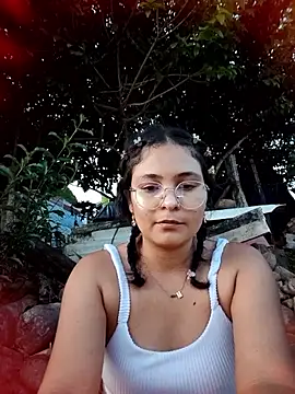 Snapshot of Lily-o chatting on 10, 10, 2025 Lily-o online show from 10, 10, 2025