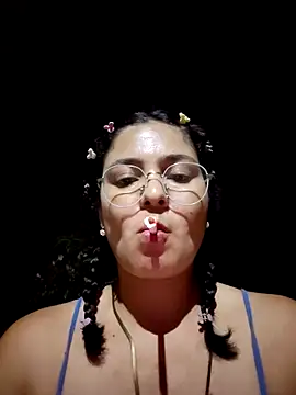 Snapshot of Lily-o chatting on 21, 10, 2025 Lily-o online show from 21, 10, 2025