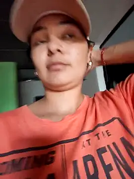 Snapshot of Lily-o chatting on 24, 10, 2025 Lily-o online show from 24, 10, 2025