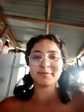 Snapshot of Lily-o chatting on 26, 10, 2025 Lily-o online show from 26, 10, 2025