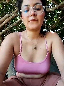 Snapshot of Lily-o chatting on 1, 11, 2025 Lily-o online show from 1, 11, 2025