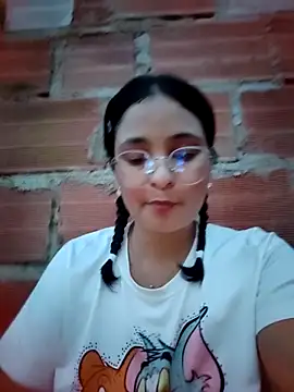 Snapshot of Lily-o chatting on 4, 11, 2025 Lily-o online show from 4, 11, 2025