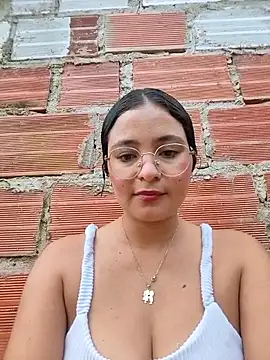 Snapshot of Lily-o chatting on 5, 11, 2025 Lily-o online show from 5, 11, 2025