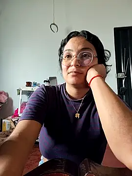 Snapshot of Lily-o chatting on 6, 11, 2025 Lily-o online show from 6, 11, 2025