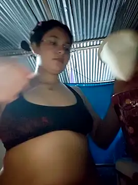 Snapshot of Lily-o chatting on 16, 11, 2025 Lily-o online show from 16, 11, 2025