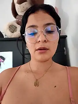 Snapshot of Lily-o chatting on 3, 12, 2025 Lily-o online show from 3, 12, 2025