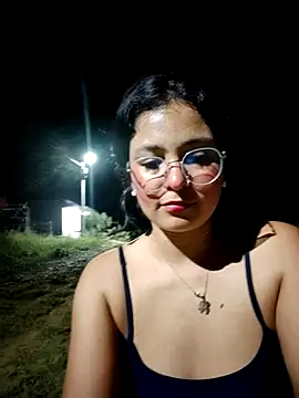 Snapshot of Lily-o chatting on 14, 12, 2025 Lily-o online show from 14, 12, 2025