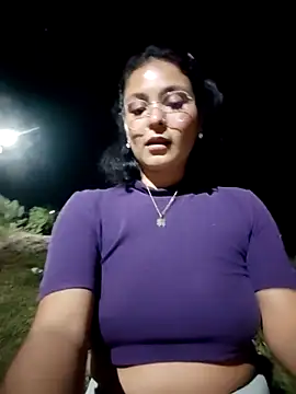 Snapshot of Lily-o chatting on 17, 12, 2025 Lily-o online show from 17, 12, 2025