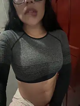 Snapshot of laure_torres chatting on 25, 10, 2025 laure torres online show from 25, 10, 2025