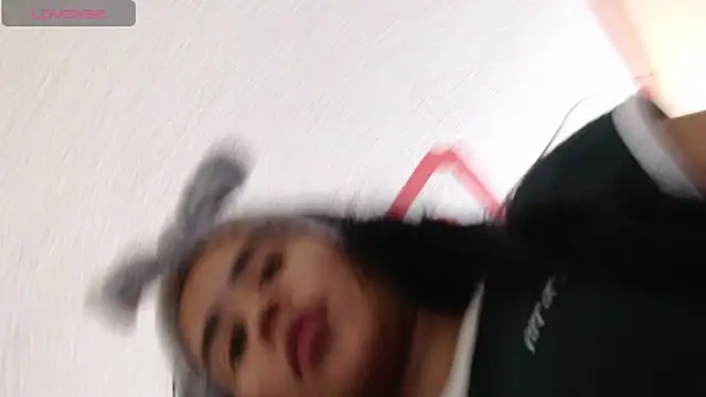 Snapshot of laure_torres chatting on 25, 10, 2025 laure torres online show from 25, 10, 2025