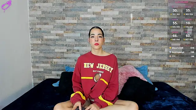 Snapshot of violett__golden chatting on 7, 10, 2025 violett golden online show from 7, 10, 2025