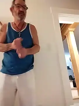 Snapshot of FoxnMouse chatting on 12, 4, 2026 FoxnMouse online show from 12, 4, 2026