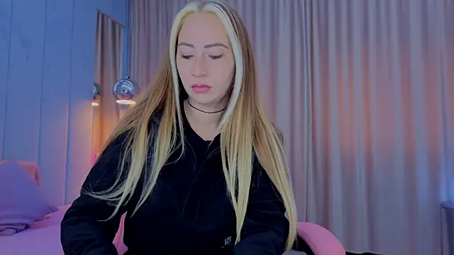 Snapshot of Reina_Cummings chatting on 9, 11, 2025 Reina Cummings online show from 9, 11, 2025