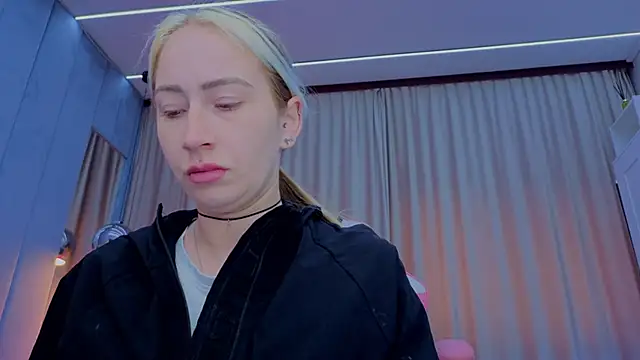 Snapshot of Reina_Cummings chatting on 16, 11, 2025 Reina Cummings online show from 16, 11, 2025