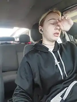 Reina Cummings online show from 15, 4, 2026