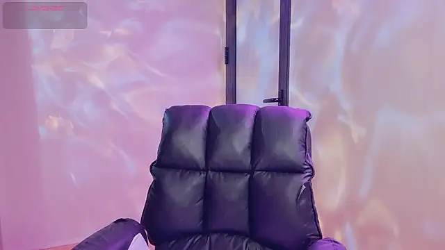 Snapshot of _Dorry_ chatting on 24, 10, 2025 Dorry online show from 24, 10, 2025