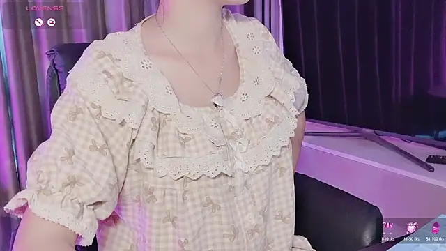 Snapshot of _Dorry_ chatting on 8, 11, 2025 Dorry online show from 8, 11, 2025