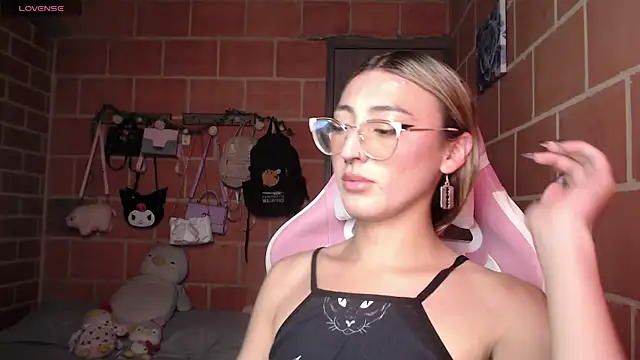 Snapshot of Andrea_camilaaa chatting on 26, 5, 2026 Andrea camilaaa online show from 26, 5, 2026