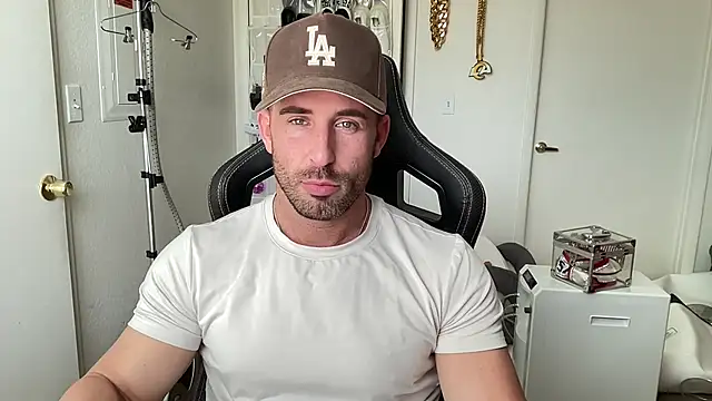 Snapshot of brettmycles28 chatting on 12, 7, 2026 brettmycles28 online show from 12, 7, 2026