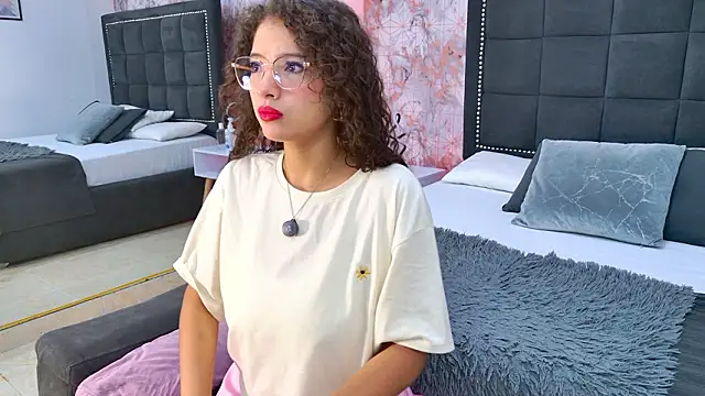 Snapshot of Angelique_Angell chatting on 3, 2, 2026 Angelique Angell online show from 3, 2, 2026