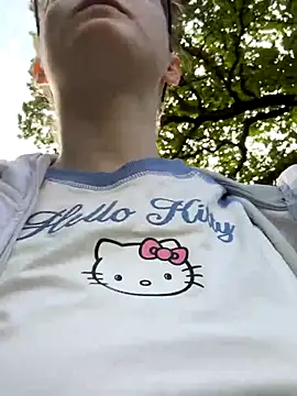 Snapshot of raen001 chatting on 11, 9, 2025 raen001 online show from 11, 9, 2025